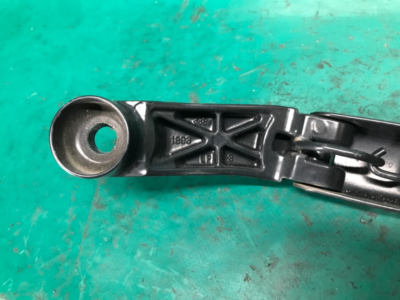 Поводок стеклоочистителя передний правый TOYOTA RAV4 05-12 3.5 2GR-FE