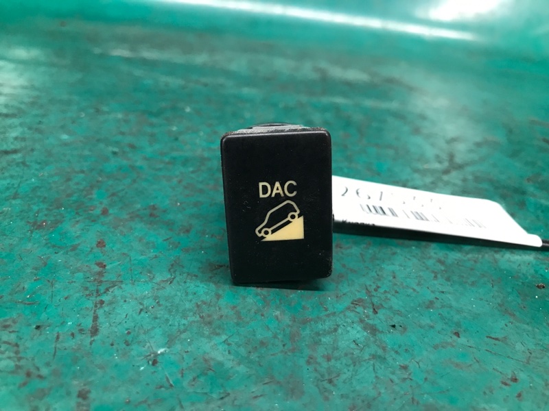 Запчасть кнопка TOYOTA RAV4 05-12 2008 3.5 2GR-FE 84988-42020 Б/У Кнопка TOYOTA RAV4 05-12 2008 3.5 2GR-FE 84988-42020 Б/У