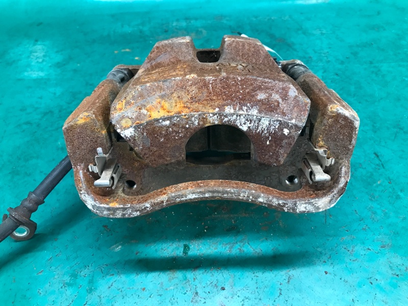 Суппорт тормозной передний правый RAV4 05-12 2008 3.5 2GR-FE