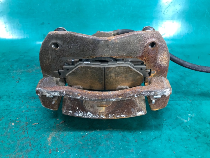 Суппорт тормозной передний правый RAV4 05-12 2008 3.5 2GR-FE