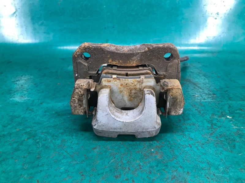 Суппорт тормозной задний правый RAV4 05-12 2008 3.5 2GR-FE