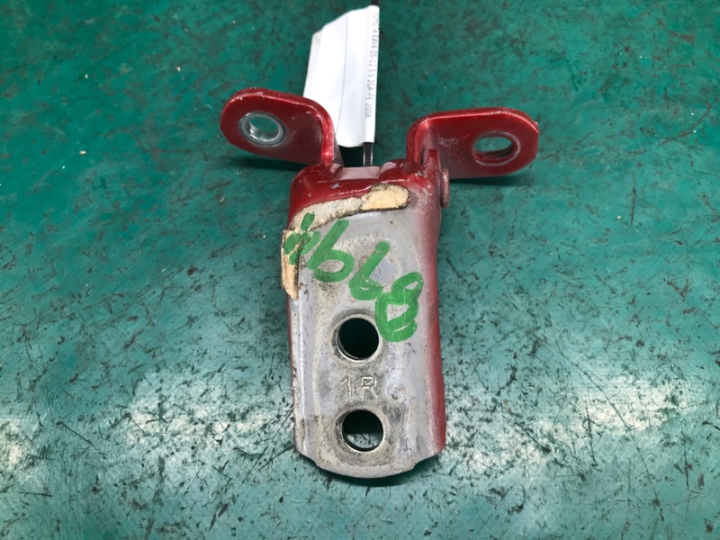 Петля двери верхняя передняя правая TOYOTA RAV4 05-12 2008 3.5 2GR-FE 68710-12151 Б/У