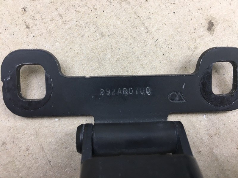 Петля крышки багажника задняя правая JOURNEY 08-20 2010 3.5 EGF