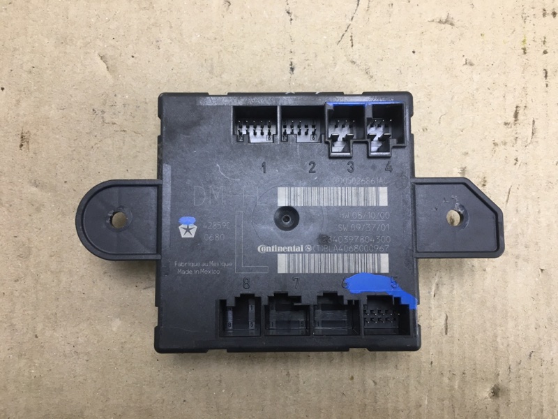 Запчасть блок управления дверей передний левый DODGE JOURNEY 08-20 2010 3.5 EGF 5026861AE Б/У Блок управления дверей передний левый DODGE JOURNEY 08-20 2010 3.5 EGF 5026861AE Б/У