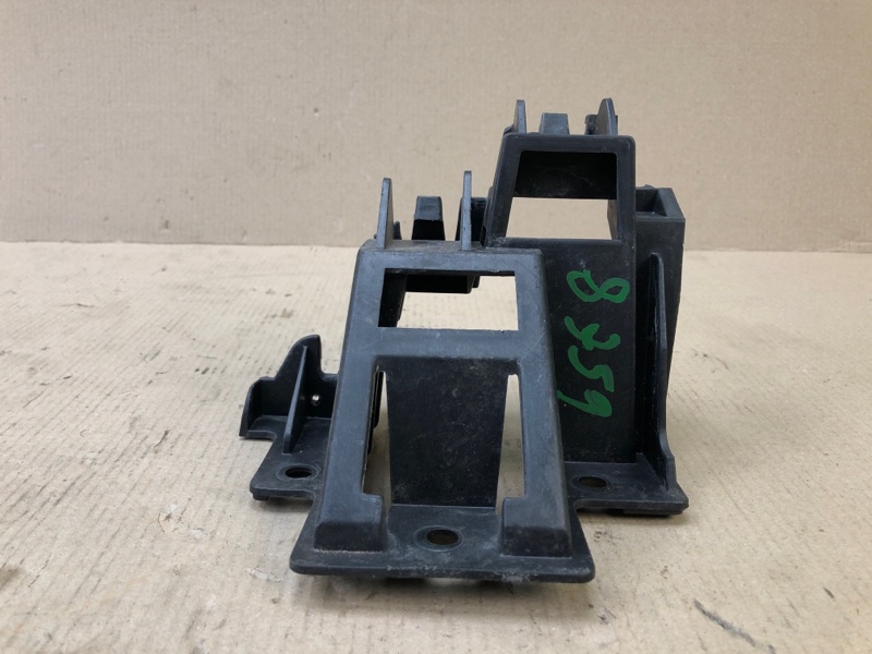 Кронштейн задний левый VOLKSWAGEN JETTA USA 10-17 2011 2.5 5C6 807 393 A Б/У