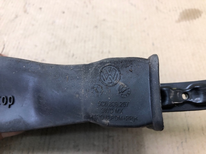Ограничитель двери задний правый JETTA USA 10-17 2011 2.5