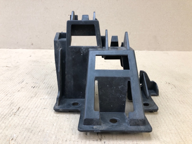 Кронштейн заднего бампера правый VOLKSWAGEN JETTA USA 10-17 2011 2.5 5C6 807 394 A Б/У