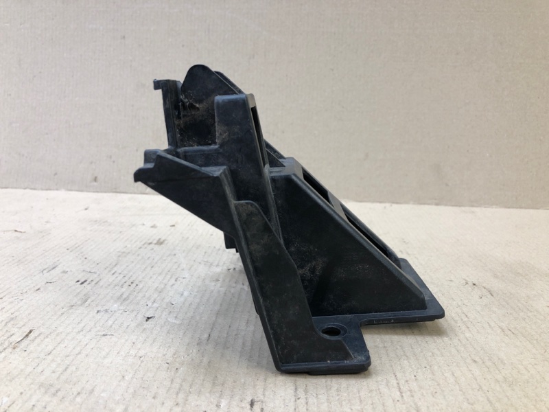 Кронштейн заднего бампера правый VOLKSWAGEN JETTA USA 10-17 2.5