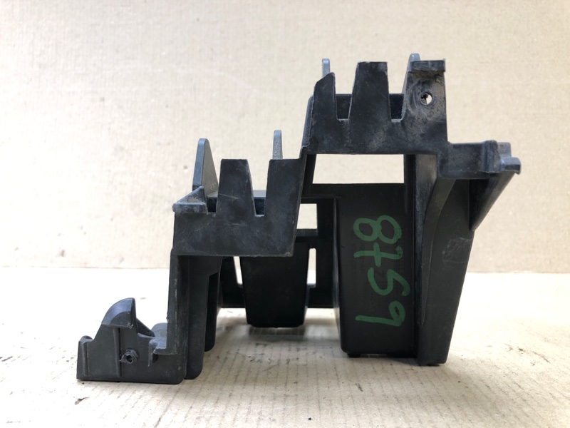 Кронштейн заднего бампера правый JETTA USA 10-17 2011 2.5