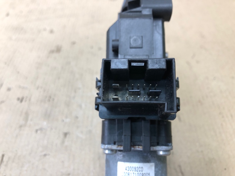 Моторчик стеклоподъемника задний правый JETTA USA 10-17 2011 2.5 Моторчик стеклоподъемника задний правый JETTA USA 10-17 2011 2.5