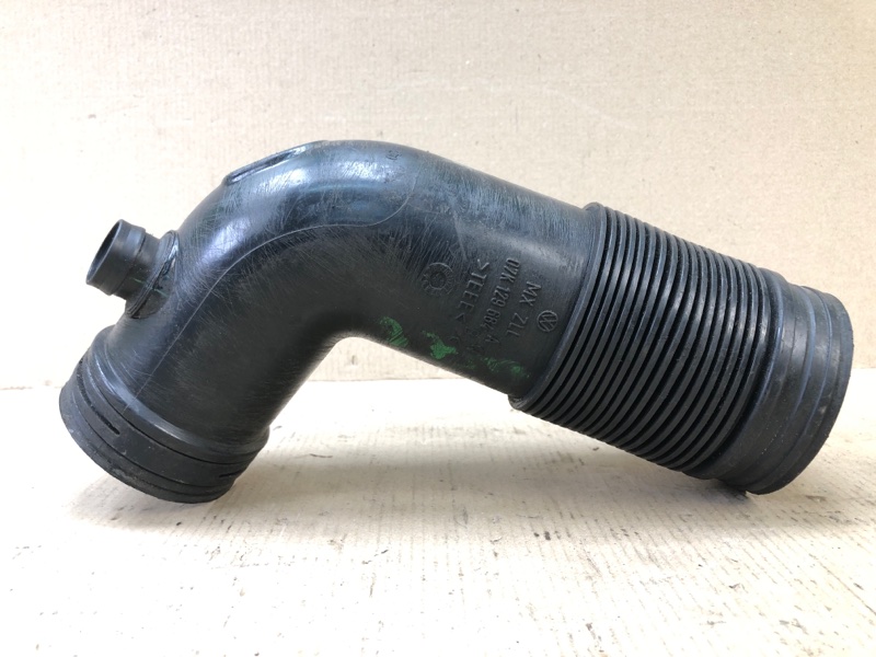 Патрубок воздушного фильтра VOLKSWAGEN JETTA USA 10-17 2011 2.5 07K 129 684 B Б/У
