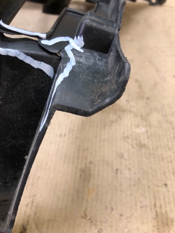 Кронштейн заднего бампера задний правый JETTA USA 10-17 2011 2.5