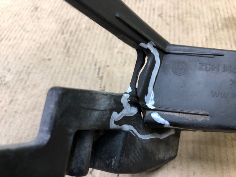 Кронштейн заднего бампера задний правый JETTA USA 10-17 2011 2.5