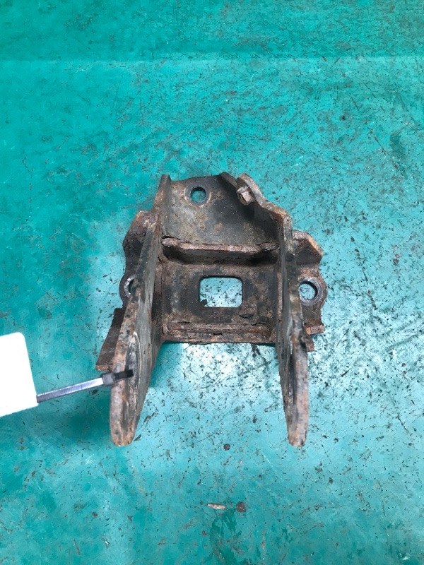 Кронштейн двигателя передний RAV4 05-12 2008 3.5 2GR-FE