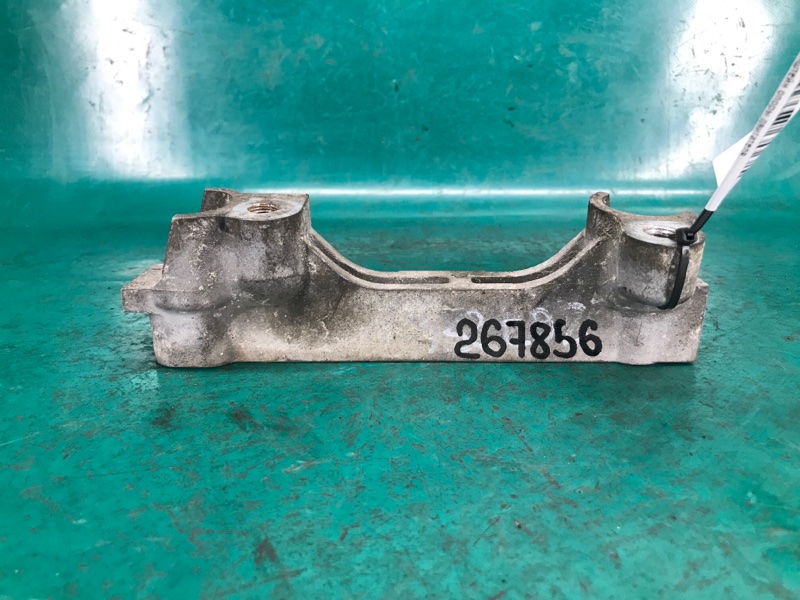 Кронштейн опоры двигателя TOYOTA RAV4 05-12 2008 3.5 2GR-FE 12341-26010 Б/У