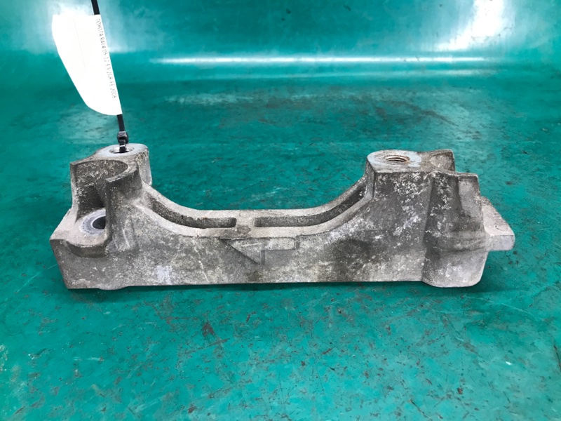 Кронштейн опоры двигателя TOYOTA RAV4 05-12 3.5 2GR-FE
