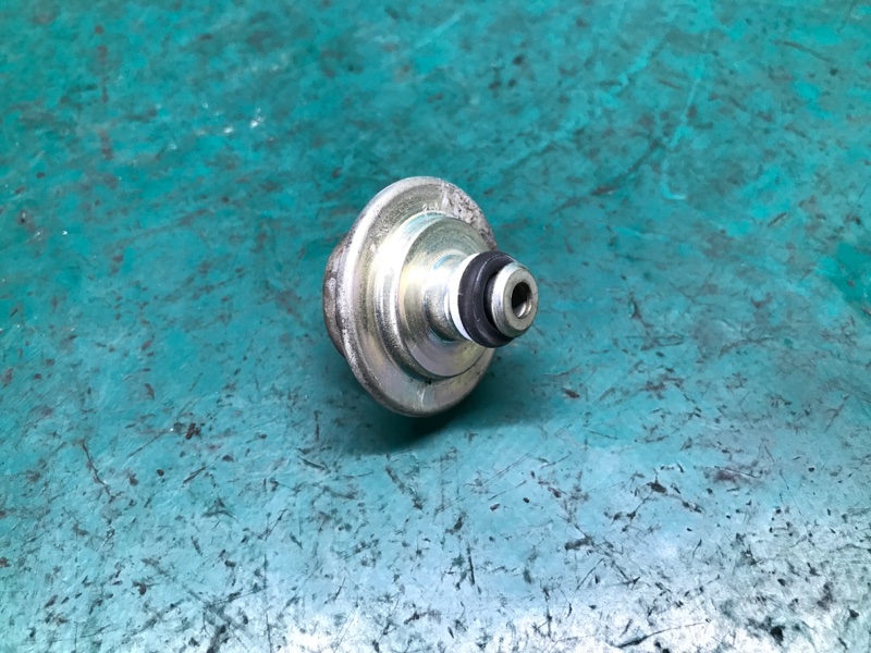 Запчасть клапан давления топлива TOYOTA RAV4 05-12 2008 3.5 2GR-FE 23270-31010 Б/У Клапан давления топлива TOYOTA RAV4 05-12 2008 3.5 2GR-FE 23270-31010 Б/У