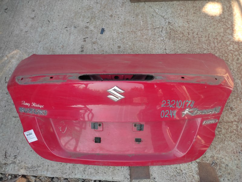 Крышка багажника SUZUKI KIZASHI 09-14 2010 Седан 2.4 65700-57811 Б/У
