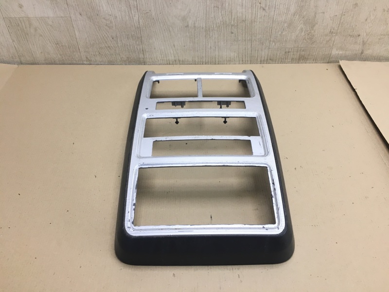 Накладка торпедо центр. JOURNEY 08-20 2010 3.5 EGF