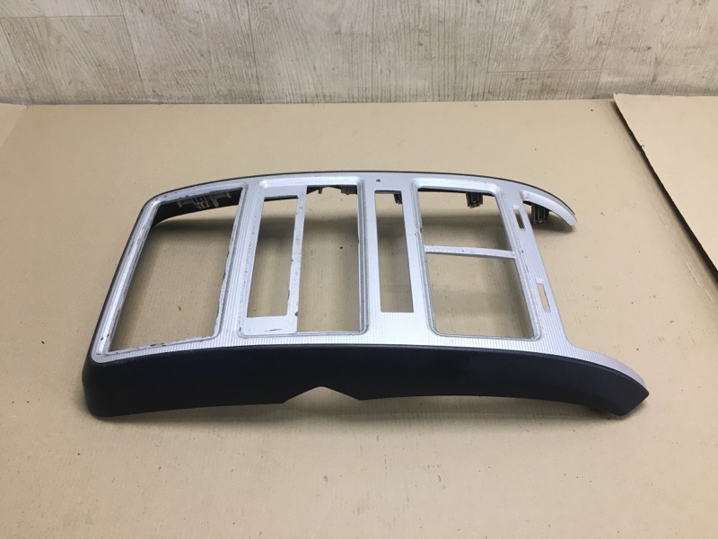 Накладка торпедо центр. DODGE JOURNEY 08-20 3.5 EGF