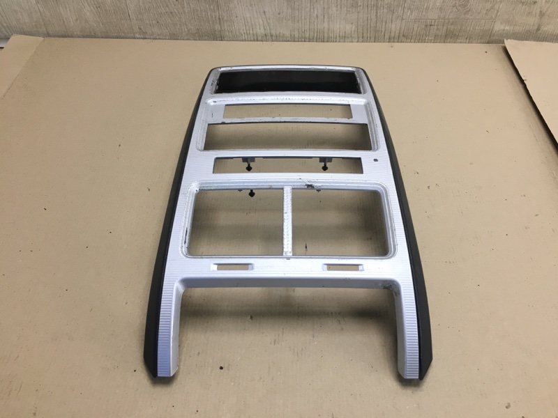 Накладка торпедо центр. JOURNEY 08-20 2010 3.5 EGF