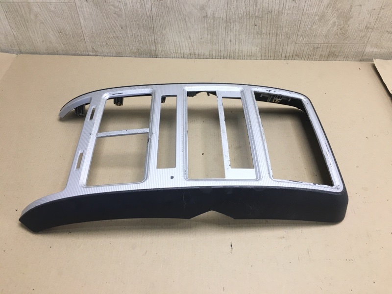 Накладка торпедо центр. JOURNEY 08-20 2010 3.5 EGF