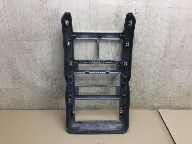 Накладка торпедо центр. JOURNEY 08-20 2010 3.5 EGF