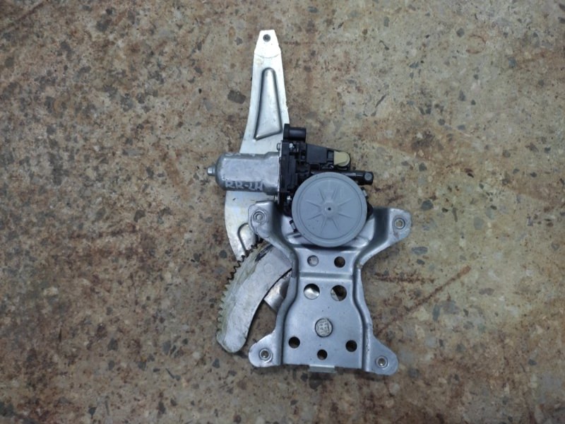 Стеклоподъемник задний левый SUZUKI SX4 06-13 2008 Хетчбек 2.0 83502-79J11 Б/У