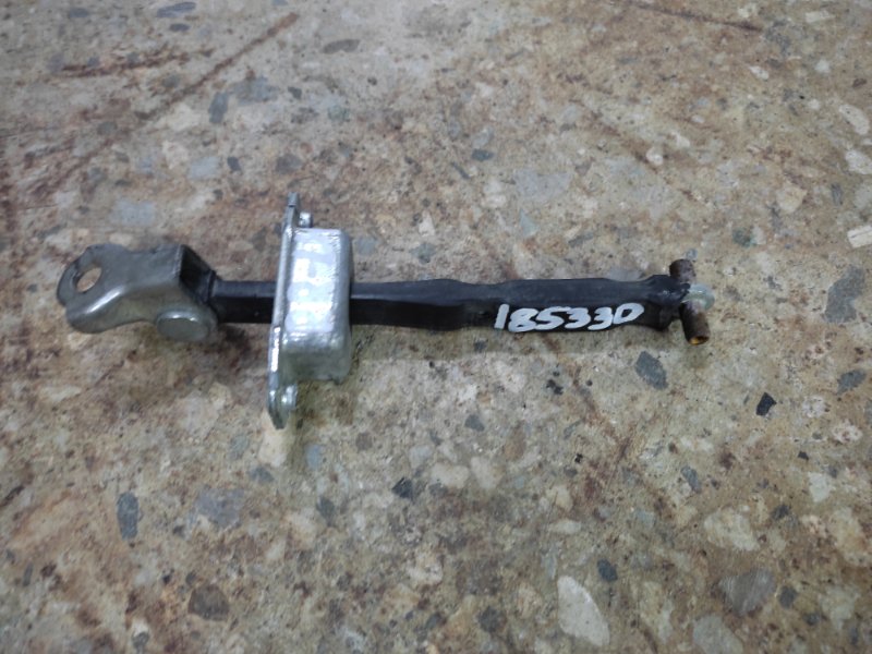 Ограничитель двери задний левый SUZUKI SX4 06-13 2008 Хетчбек 2.0 81830-57L01 Б/У