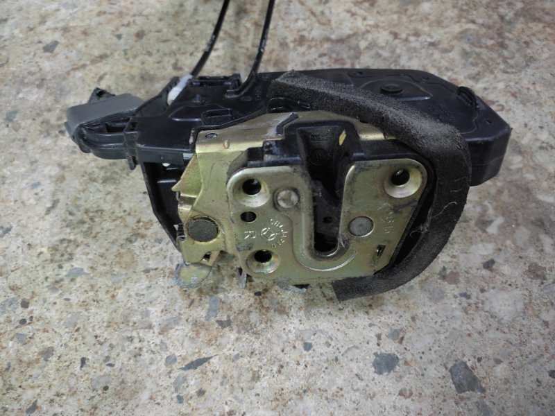 Замок двери передний правый M35/M45 04-10 Замок двери передний правый M35/M45 04-10