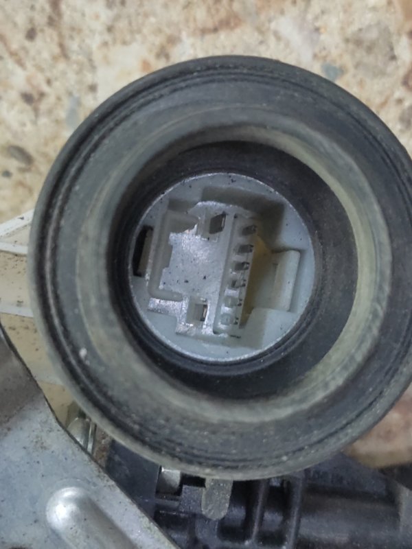 Замок двери боковой задний левый SIENNA 11-16 2013 GSL30 3.5 2GR-FE