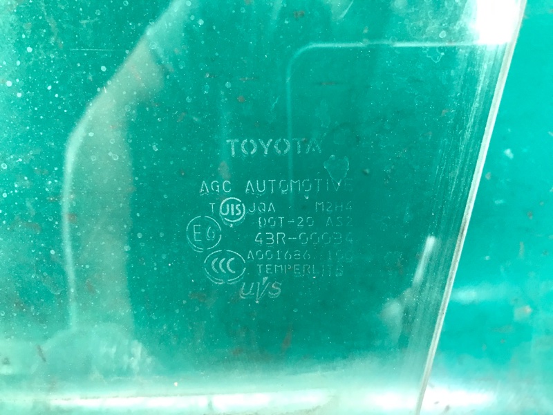 Стекло двери переднее правое TOYOTA RAV4 05-12 3.5 2GR-FE