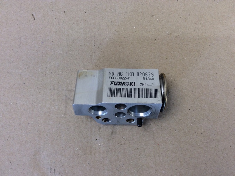 Клапан кондиционера VOLKSWAGEN JETTA 05-10 2007 Седан 2.5 1K0 820 679 Б/У