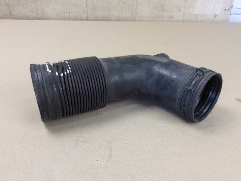 Патрубок воздушного фильтра VOLKSWAGEN JETTA 05-10 2007 Седан 2.5 07K 129 684 B Б/У