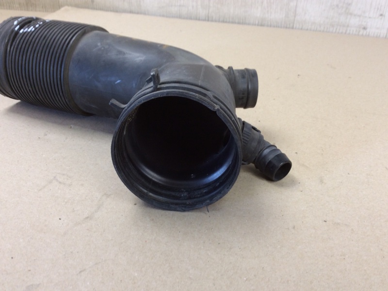 Патрубок воздушного фильтра JETTA 05-10 2007 Седан 2.5