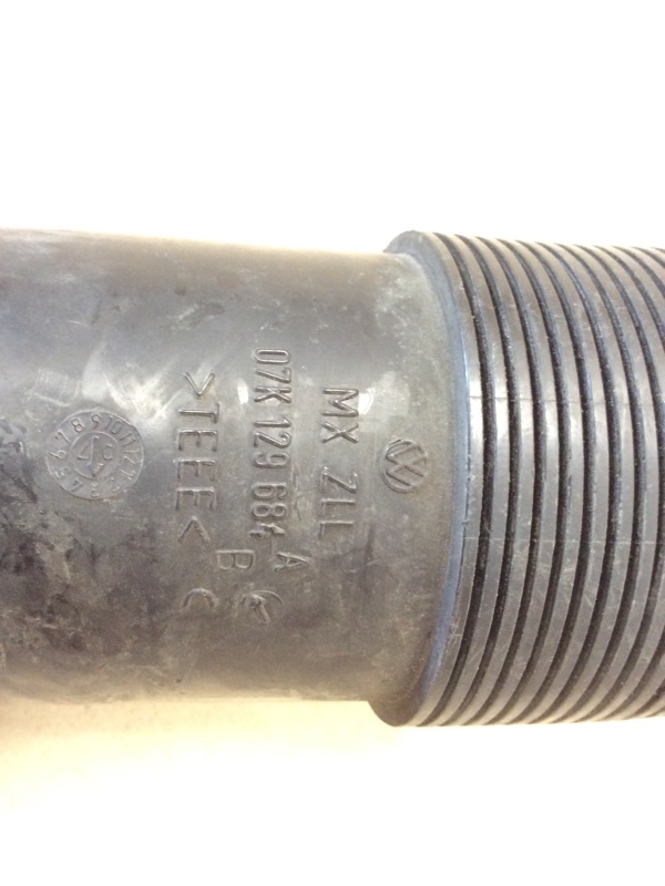 Патрубок воздушного фильтра JETTA 05-10 2007 Седан 2.5