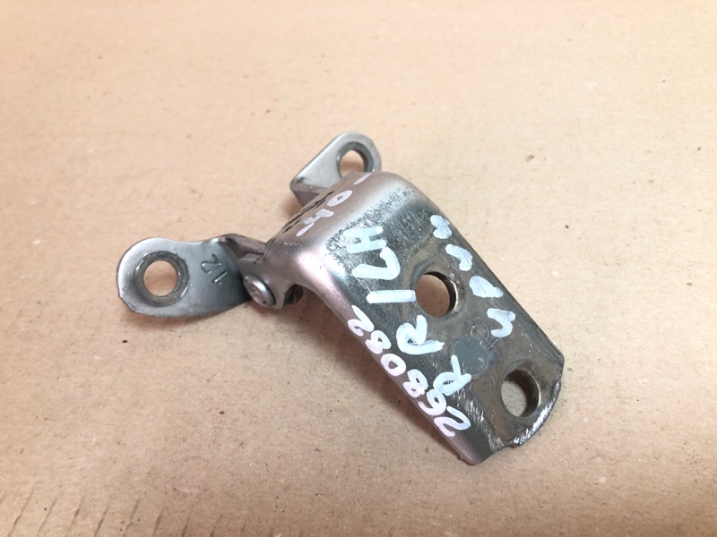 Петля двери нижняя задняя левая TOYOTA CAMRY 40 06-11 2.4 2AZFXE Петля двери нижняя задняя левая TOYOTA CAMRY 40 06-11 2.4 2AZFXE