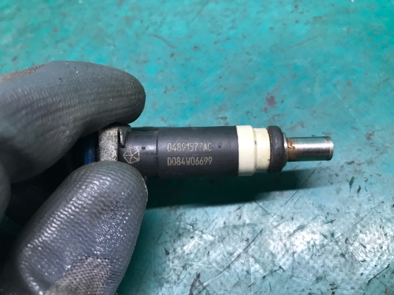 Форсунка топливная AVENGER 07-14 2013 JS 2.4 ED3