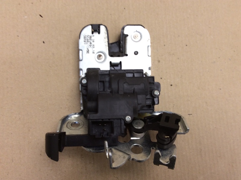 Замок крышки багажника VOLKSWAGEN JETTA USA 10-17 162