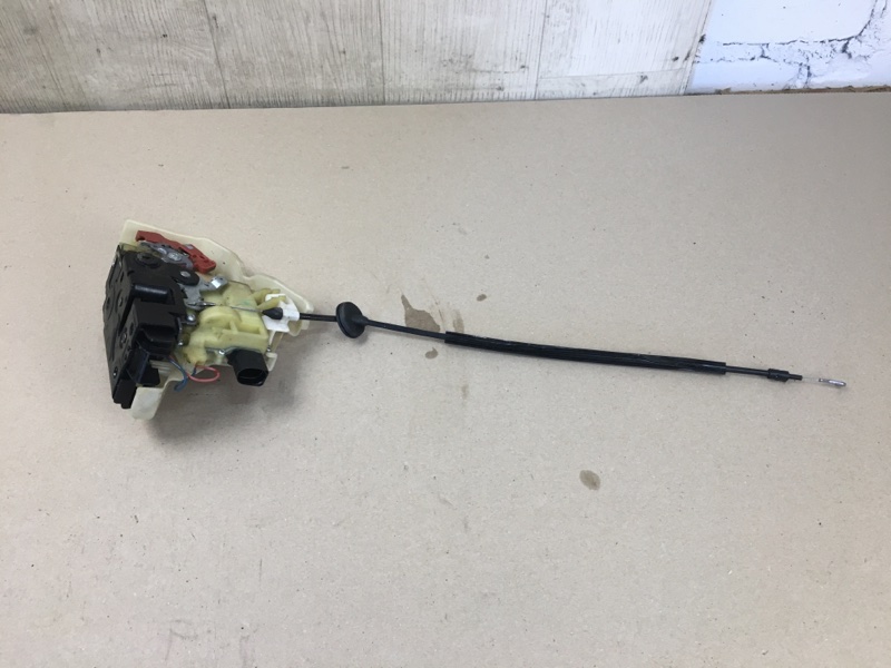 Замок двери задний левый JETTA 05-10 2007 Седан 2.5