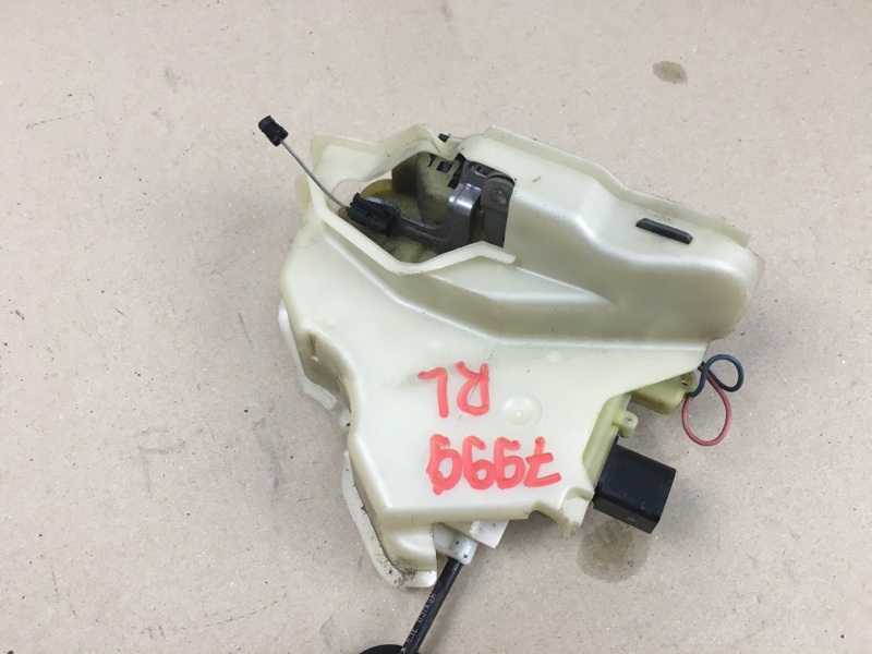 Замок двери задний левый JETTA 05-10 2007 Седан 2.5