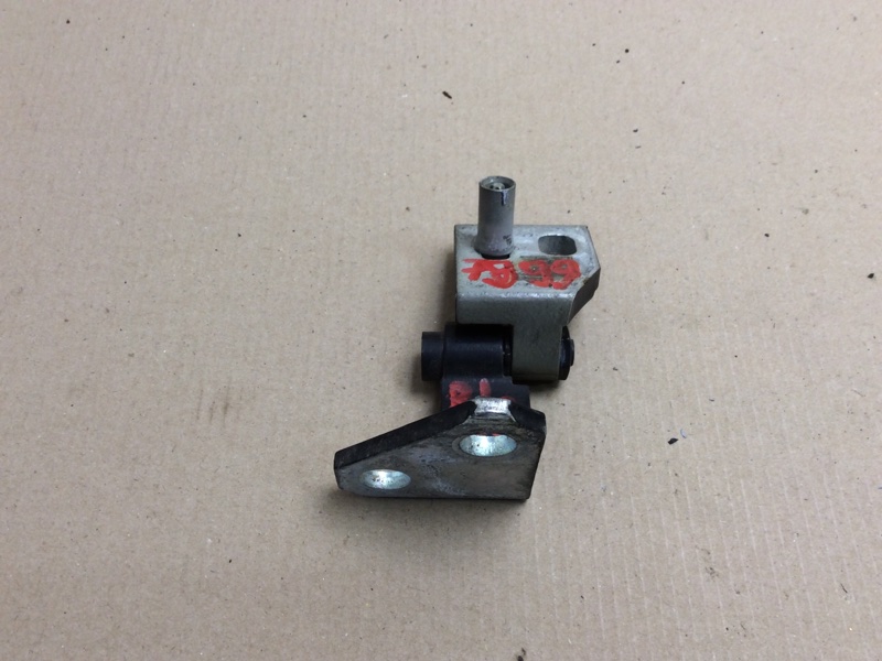 Петля двери верхняя задняя правая VOLKSWAGEN JETTA 05-10 2007 Седан 2.5 1K4 833 402 L Б/У