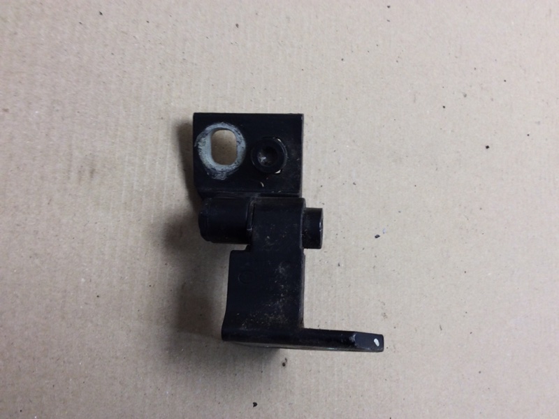 Петля двери верхняя задняя правая VOLKSWAGEN JETTA 05-10 Седан 2.5