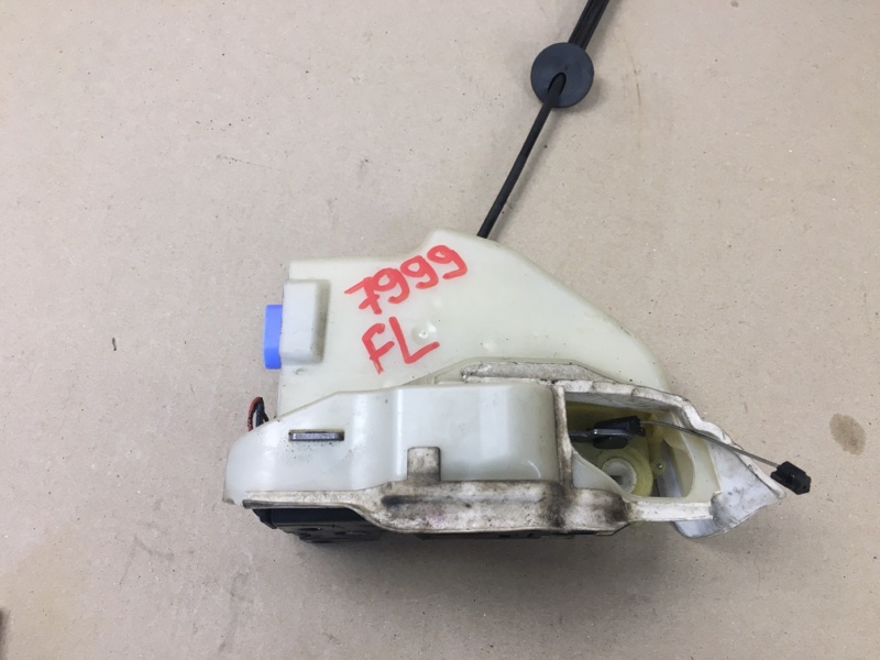 Замок двери передний левый JETTA 05-10 2007 Седан 2.5