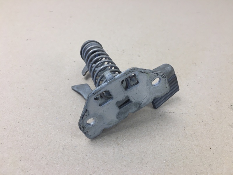 Крюк замка капота S60 00-09 2005 2.5 B5254T2