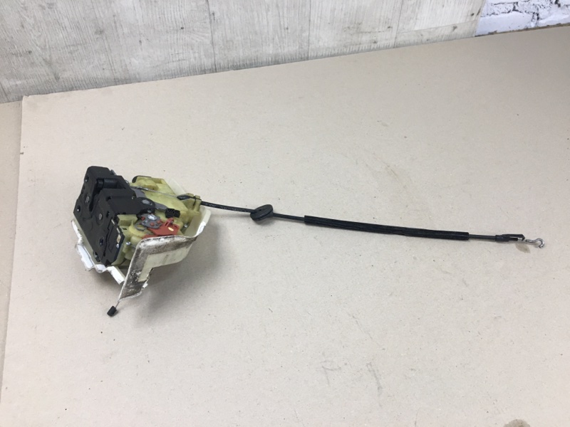 Замок двери передний правый JETTA 05-10 2007 Седан 2.5