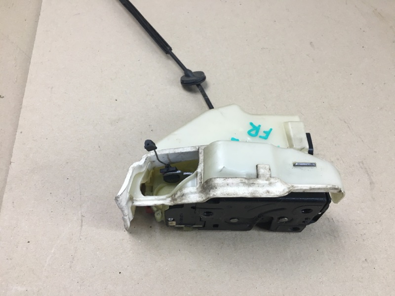 Замок двери передний правый JETTA 05-10 2007 Седан 2.5