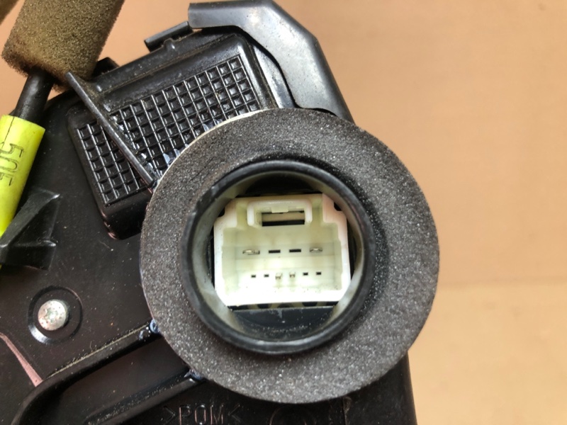 Замок двери передний правый CAMRY 40 06-11 2007 2.4 2AZFXE