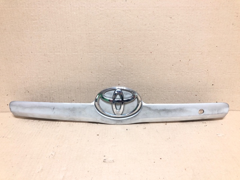 Запчасть панель подсветки номера TOYOTA CAMRY 40 06-11 2007 2.4 2AZFXE 76811-33130-B0 Б/У Панель подсветки номера TOYOTA CAMRY 40 06-11 2007 2.4 2AZFXE 76811-33130-B0 Б/У