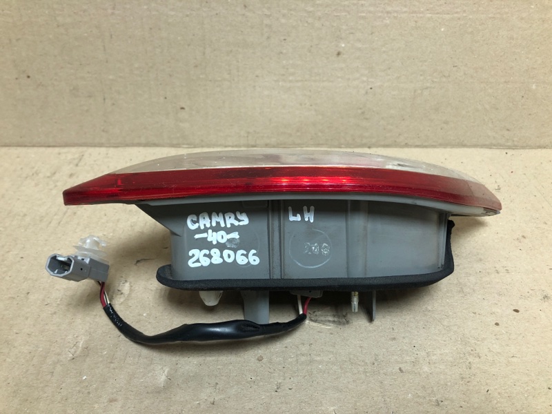 Фонарь внутренний задний левый CAMRY 40 06-11 2007 2.4 2AZFXE